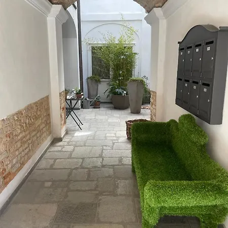 In Pieno Centro Storico Ca Mari E Casa Elena Апартаменты *