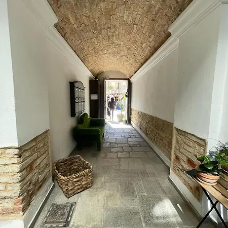 Апартаменты In Pieno Centro Storico Ca Mari E Casa Elena Монкальво