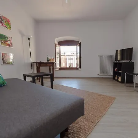 Apartment In Pieno Centro Storico Ca Mari E Casa Elena Moncalvo