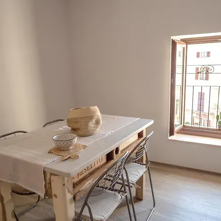 Apartment In Pieno Centro Storico Ca Mari E Casa Elena Moncalvo